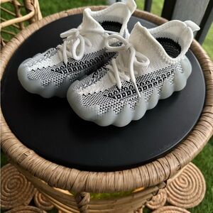 PatPat Black & White Ombre Athletic Design Sneaker